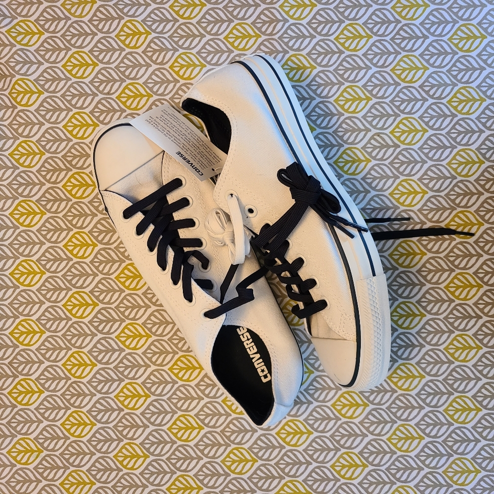 NEW Converse white/navy - size 10 - NWT